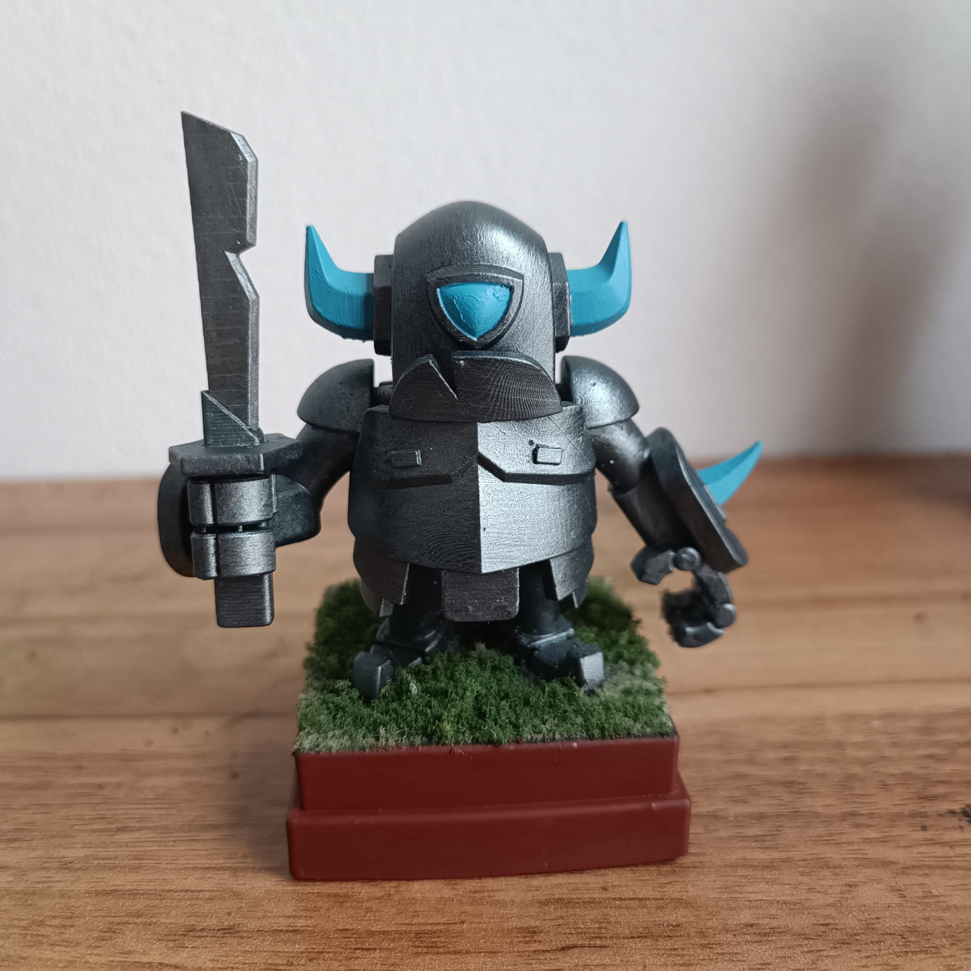 Mini Pekka Clash Royale em miniatura impresso em 3D