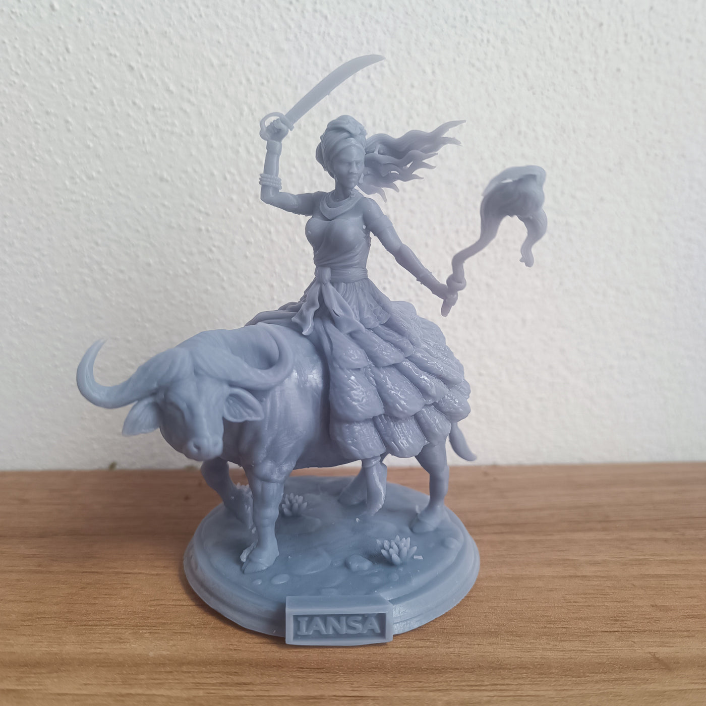 Iansã no bufalo em miniatura impressa em 3D