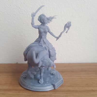 Iansã no bufalo em miniatura impressa em 3D