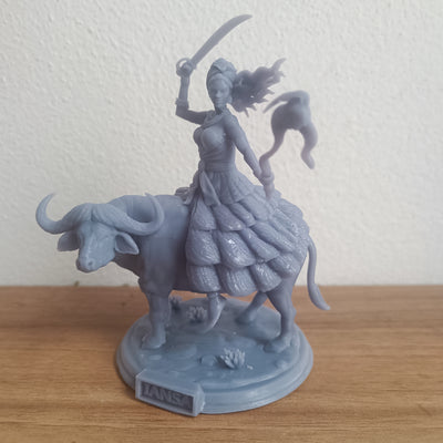 Iansã no bufalo em miniatura impressa em 3D