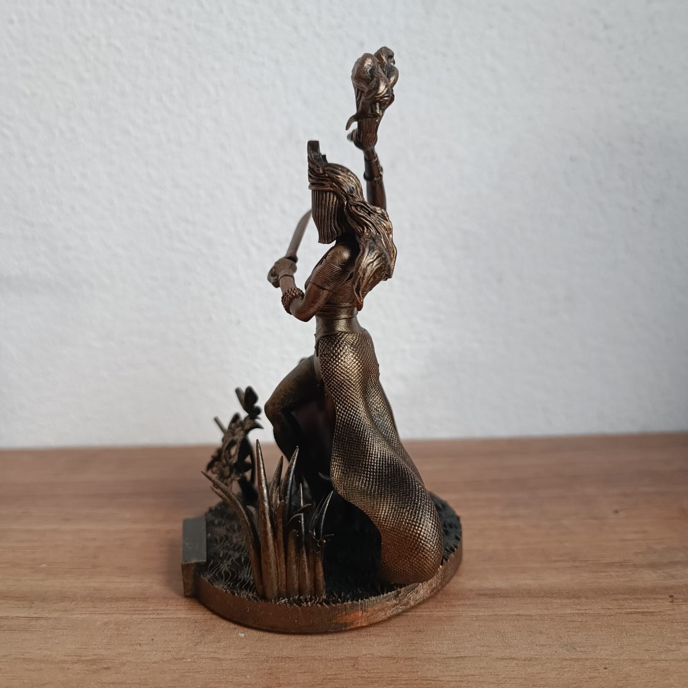 Miniatura de Iansa (Orixa) com 10cm de altura pintado a mão